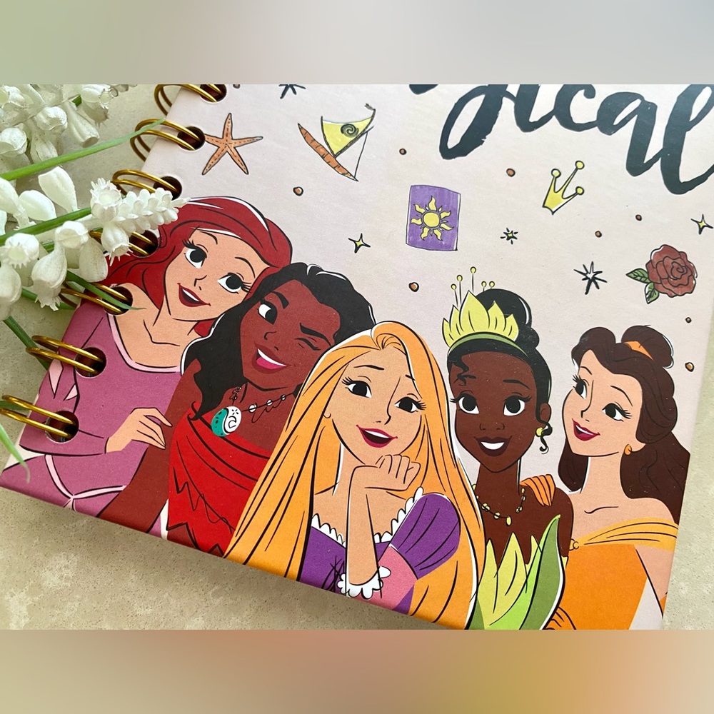 Disney Princesses✨Journal - Picture 9 of 10